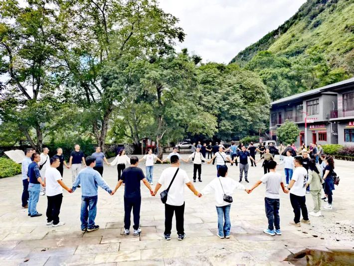 红色弄染迎客来.jpg